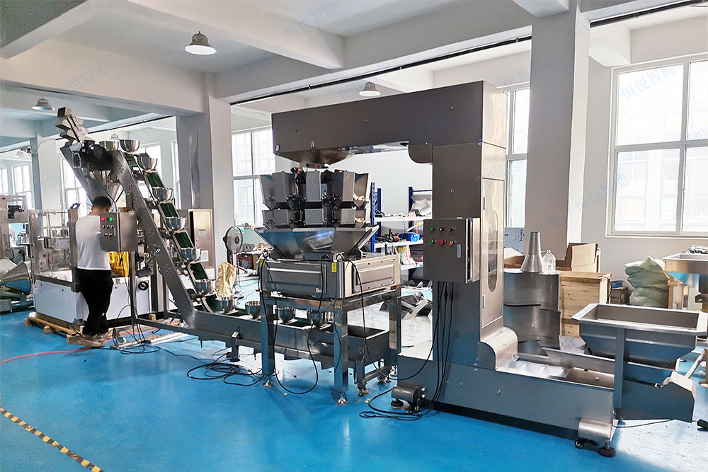 組合秤自動稱重午夜视频免费看是一種集成多鬥組合稱重與自動包裝功能的自動化包裝設備