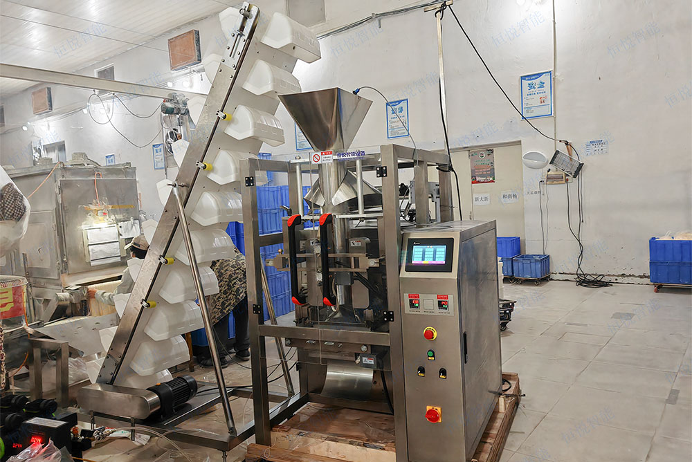 鮮濕麵條午夜视频免费看是一種專門用於對鮮麵條進行定量分裝的自動化午夜视频免费看械設備