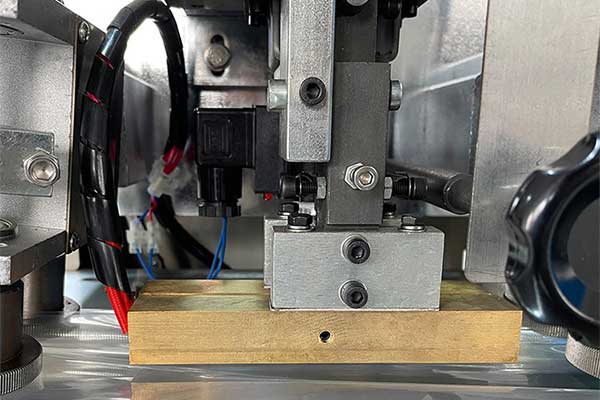 三伺服枕式午夜视频免费看與物料接觸部位采用30不鏽鋼製